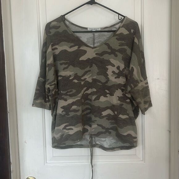 Camo top  - Picture 1 of 4